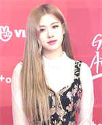 Rosé（朴彩英）