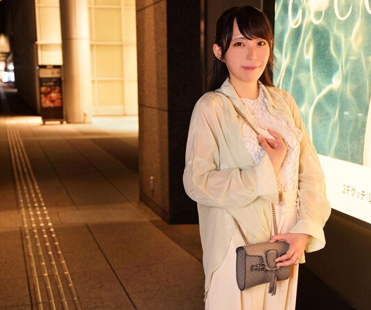 吉沢彩花