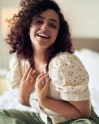 Nithya Menen（倪蒂娅·梅南）